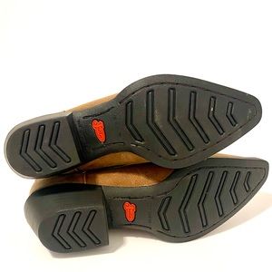 Justin style L2561 cowboy boots.